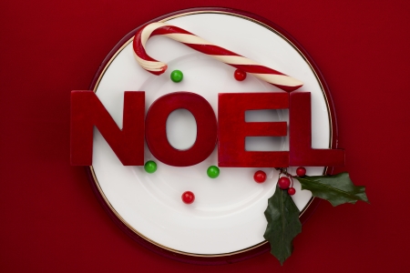 A horizontal image of white plate with Noel and candy cane on a Christmas seasonの写真素材