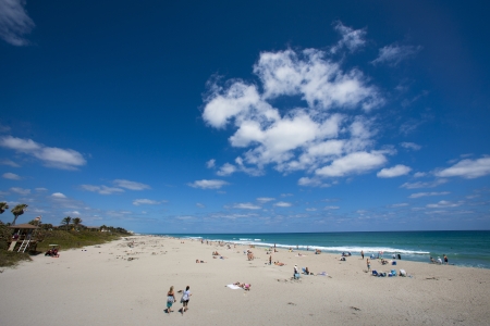 A wide angle shot of the beach in Palm Beach, Florida.のeditorial素材
