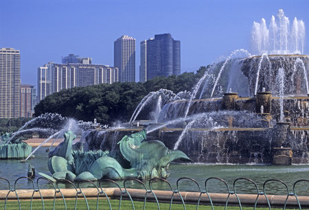 Buckingham fountain in downtown Chicago, Illinois, USA.のeditorial素材