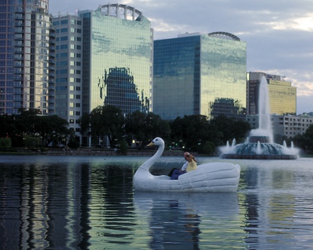 Lake Eola- swan boat and fountain at twilight のeditorial素材