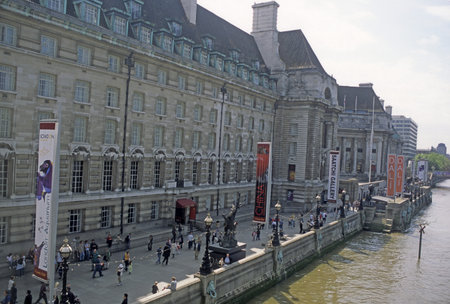 Aquarium and art galleries facing the Thames River, London, England.のeditorial素材
