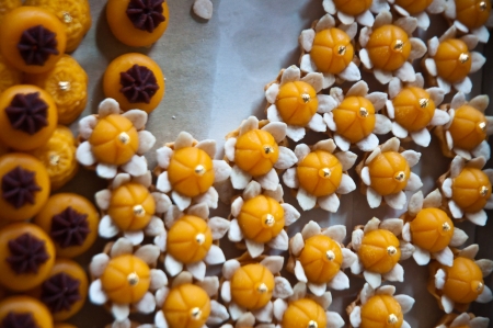 Thai dessert -- Jah Mongkhut or Royal Crown and Sa-neh-jaan or Charming Moonの写真素材