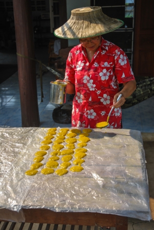 The thai women making dessert made from mango, Lopburi, Thailand.のeditorial素材