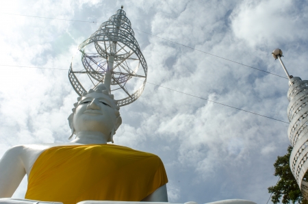 The White buddha status on blue sky backgroundの写真素材