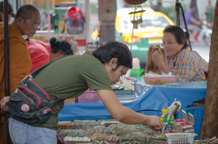 A street vendor sells buddha imagesのeditorial素材