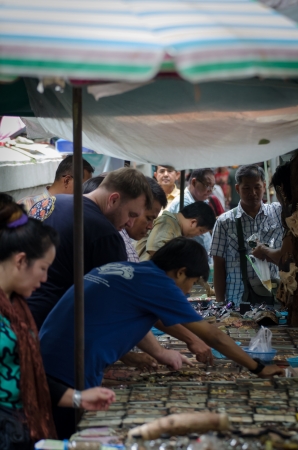 A street vendor sells buddha imagesのeditorial素材