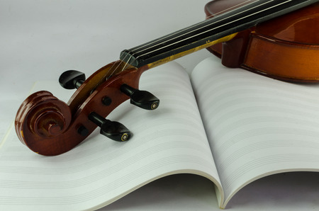 Closeup photo of violin on blank note sheet の写真素材