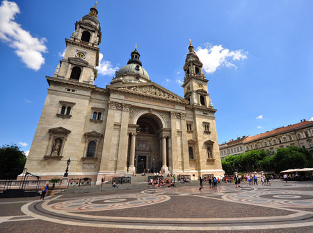 BUDAPEST, HUNGARY - MAY 31: Facade of Saint Stephen basilica in Budapest on May 31, 2016. Budapest it the capital and largest city of Hungary.のeditorial素材