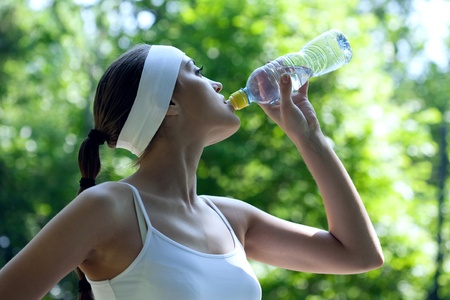 woman drink water at outdoors workoutの写真素材