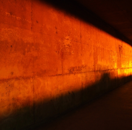 Rusty wall red light backgroundの写真素材