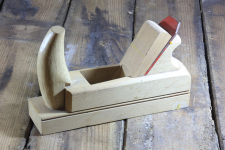 Wood planing tool to customize and beautify wood