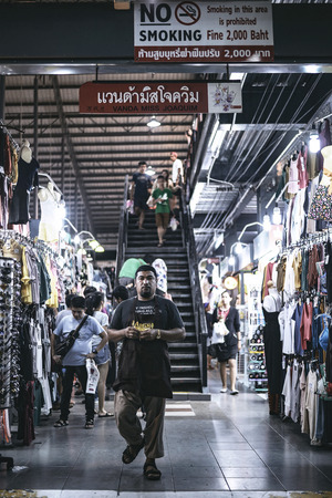 SONGKHLA, THAILAND - JANUARY 27, 2018: Unidentified people are walking at Night Bazaar in Hat Yai, Songkhla, Thailand.のeditorial素材