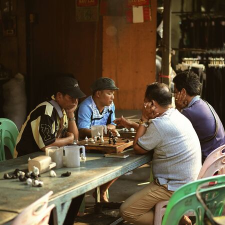 SAKAEO, THAILAND - JANUARY 08, 2019 : Unidentified people are playing chess in Rong Kluea market on January 08, 2019 in Sakaeo, Thailand.のeditorial素材