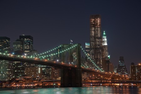 A night view of one span of the Brooklyn Bridge and the skyline of Manhattan, New York City.の写真素材
