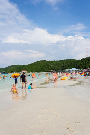 People are resting on the beach at Koh Larn Island,Pattaya,Thailandのeditorial素材