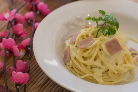 spaghetti carbonara, silverware, White backgroundの写真素材