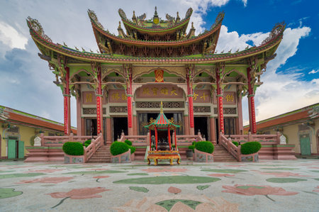 Bhoman Khunaram Temple, one of the most beautiful Chinese temples in Bangkok, Built in 1959. The architecture is mixed between Chinese, Tibetan and Thai.のeditorial素材
