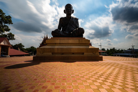 Chachoengsao, Thailand, August 14, 2022 : Sao Cha Ngok Temple, Outdoor Luang Pho Leueng image Buddha Statueのeditorial素材