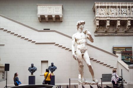 MOSCOW, RUSSIA - JANUARY 25, 2019: visitors near statues in Italian Courtyard of Pushkin State Museum of Fine Arts at Vohonka street. Pushkin Museum is the largest museum of European art in Moscowのeditorial素材