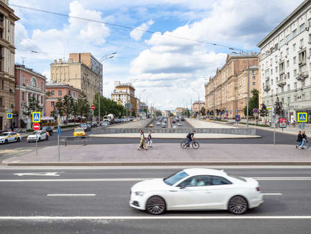 MOSCOW, RUSSIA - JULY 25, 2020: view of Novinskiy Boulevard, part of The Garden Ring from New Arbat Avenue during sightseeing tour on excursion bus in Moscow city on summer dayのeditorial素材