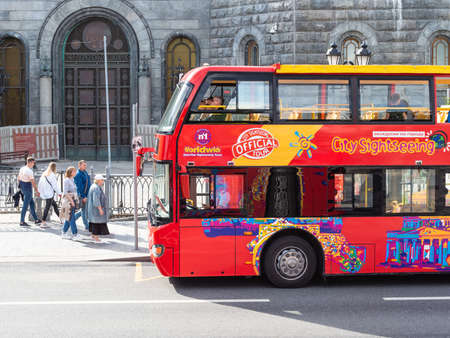MOSCOW, RUSSIA - JULY 25, 2020: view of tourists and City Sightseeing bus on stop near Cathedral of Christ the Savior during sightseeing tour on excursion bus in Moscow city on summer Sunday dayのeditorial素材