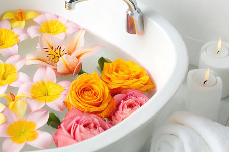 Floral Spa Foot Soak in a White Bowlの素材