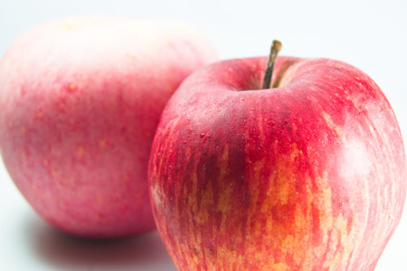 Ripe red apple. Isolated on a white background.の写真素材