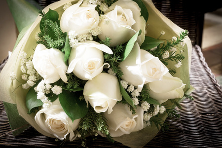 greenish white roses bouquetの写真素材