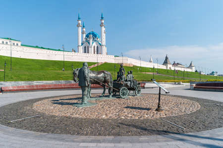 Kazan, Russia - August 5, 2020: The monument to Kazan benefactor Asgat Galimzyanov on the background of Kazan Kremlin and Kol Sharif Mosque.のeditorial素材