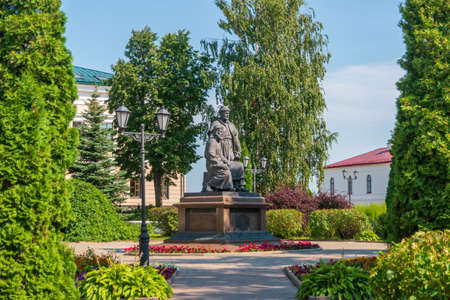 Kazan, Russia - August 5, 2020: Monument to the architect of the Kazan Kremlin. Sculpture of Tatar and Russian builders in the park.のeditorial素材