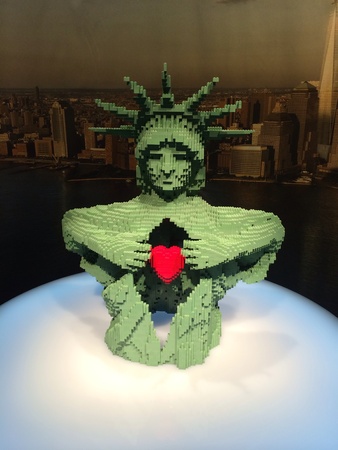 This New York-based artist has multiple unique exhibitions created solely from standard LEGO bricks with several new sculptures created specifically for each exhibition  Each show has countless colorful LEGO pieces which Sawaya has transformed into whimsiの素材