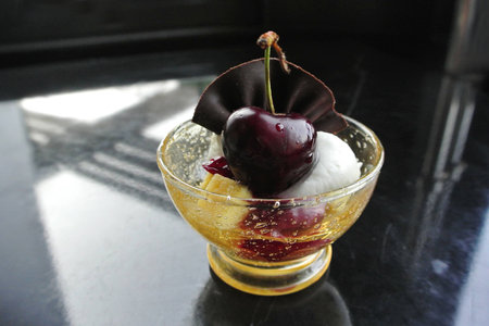 cheesecake with berriesの写真素材