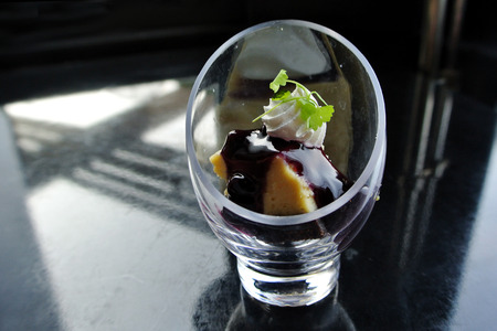 cheesecake with blueberriesの写真素材