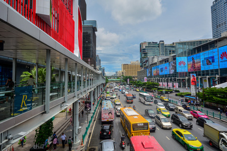 BANGKOK - October 25,2018 : Scene of traffic and people on Ratchadamri road, Bangkok- THAILANDのeditorial素材