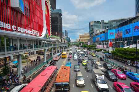 BANGKOK - October 25,2018 : Scene of traffic and people on Ratchadamri road, Bangkok- THAILANDのeditorial素材