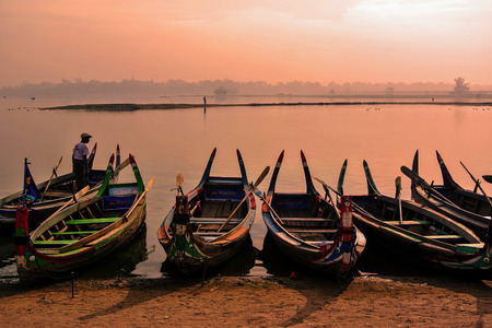U bein bridge at Amarapura city, Mandalay, Myanmar.のeditorial素材