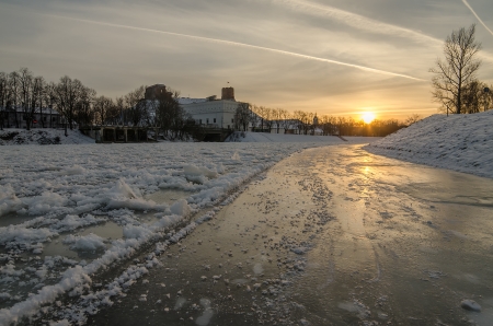 Vilnius  Lithuania  in the sunset of winter  Ice on Neris river   Gediminas Hill and Upper Castle の写真素材