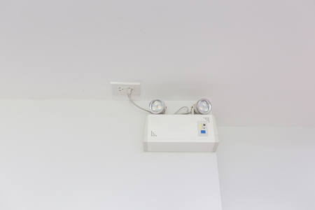 Emergency light on the wall select focus or blurred, Close-up Emergency light on the wall, White emergency light on the wallの写真素材