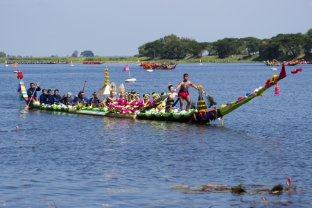 Sakon traditional peacock dance procession round のeditorial素材