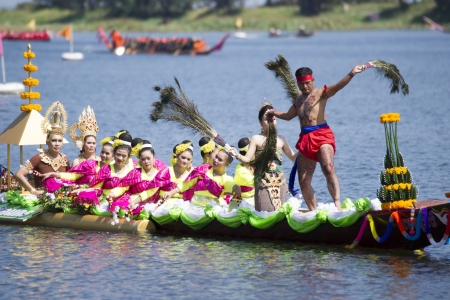Sakon traditional peacock dance procession round のeditorial素材