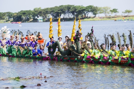 Sakon traditional peacock dance procession round のeditorial素材