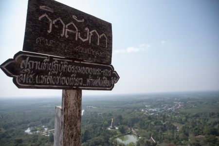 Tough construction - Hanging walker bay along the cliffのeditorial素材