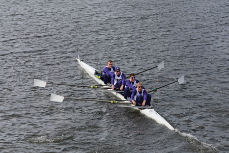 BOSTON - OCTOBER 19, 2014: Washington Univerisity races in the Head of Charles Regatta Mens Championship Foursのeditorial素材