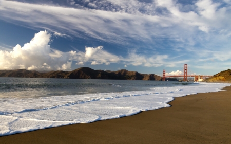 The Golden Gate Bridge in San Francisco bayの写真素材