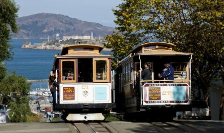 SAN FRANCISCO - NOVEMBER 2012: The Cable car tram, November 2nd, 2012 in San Francisco, USA. The San Francisco cable car system is world last permanently manually operated cable car system.のeditorial素材
