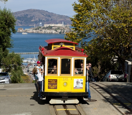 SAN FRANCISCO - NOVEMBER 2012: The Cable car tram, November 2nd, 2012 in San Francisco, USA. The San Francisco cable car system is world last permanently manually operated cable car system.のeditorial素材