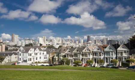SAN FRANCISCO, USA - NOVEMBER 1, 2012: Painted Ladies in San Francisco on November 1st, 2012. It is the row of Victorian houses at 710?720 Steiner Street, across from Alamo Square park. The houses were built between 1892 and 1896 by developer Matthew Kavaのeditorial素材