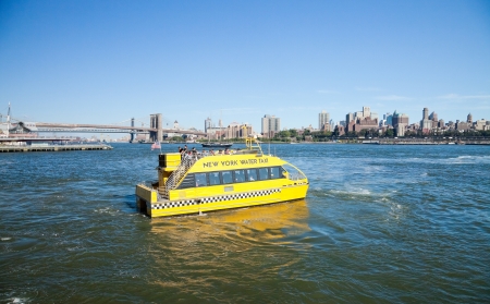 NEW YORK - SEPTEMBER 21: New York City Water Taxi with Brooklyn skyline and Brooklyn Bridge seen from Downtown on September 21, 2012. NYC Water Taxi has been servicing NYC commuters since 2002のeditorial素材