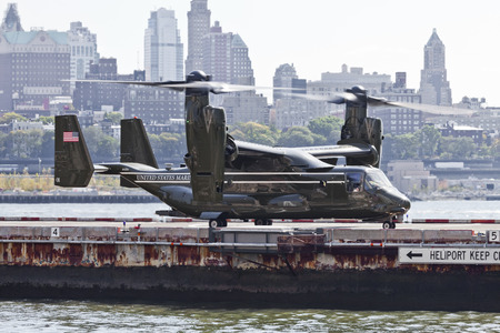 New York City, USA-October 5, 2014: MV-22 Osprey. Marine Helicopter Squadron One (HMX-1), is a squadron responsible for the transportation of the President of the United States, Vice President, Cabinet members and other VIPs. Taken at Manhattan Heliport.のeditorial素材