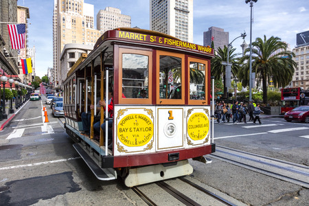 San Francisco, USA - November 7, 2016: The Cable car tram. The San Francisco cable car system is world last permanently manually operated cable car system. Lines were established betw. 1873 and 1890.のeditorial素材